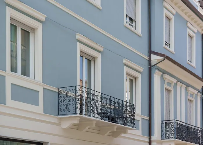 VI Suites